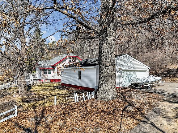 3rd image of 528 Point Douglas Rd S