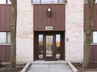 4424 Arbor Cir APT 6, Downers Grove, IL 60515