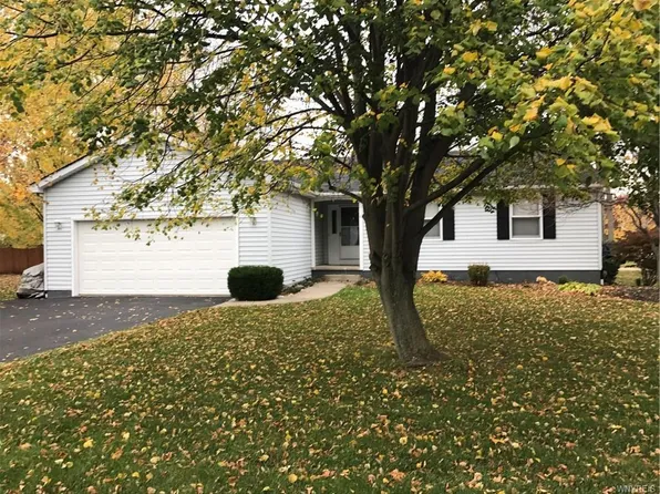 61 Settlers Row, Grand Island, NY 14072