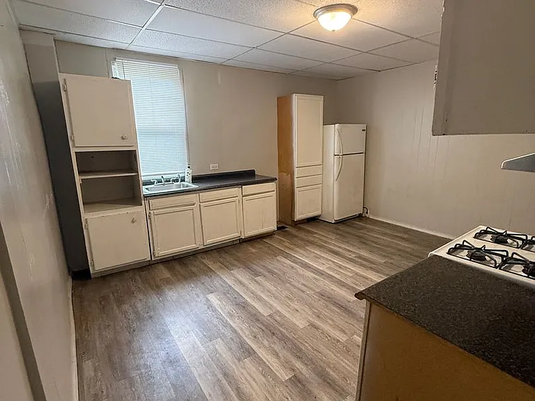 101 W Walnut St — Photo 19
