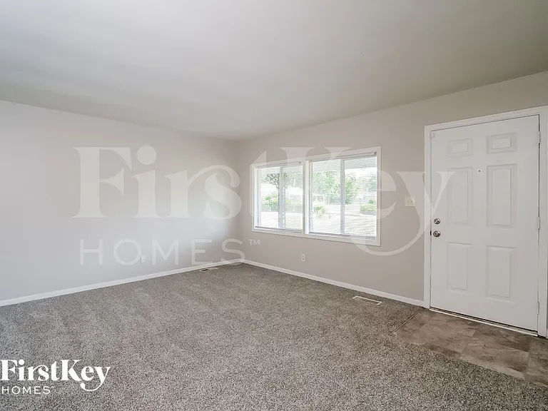 4315 Standish Dr — Photo 4