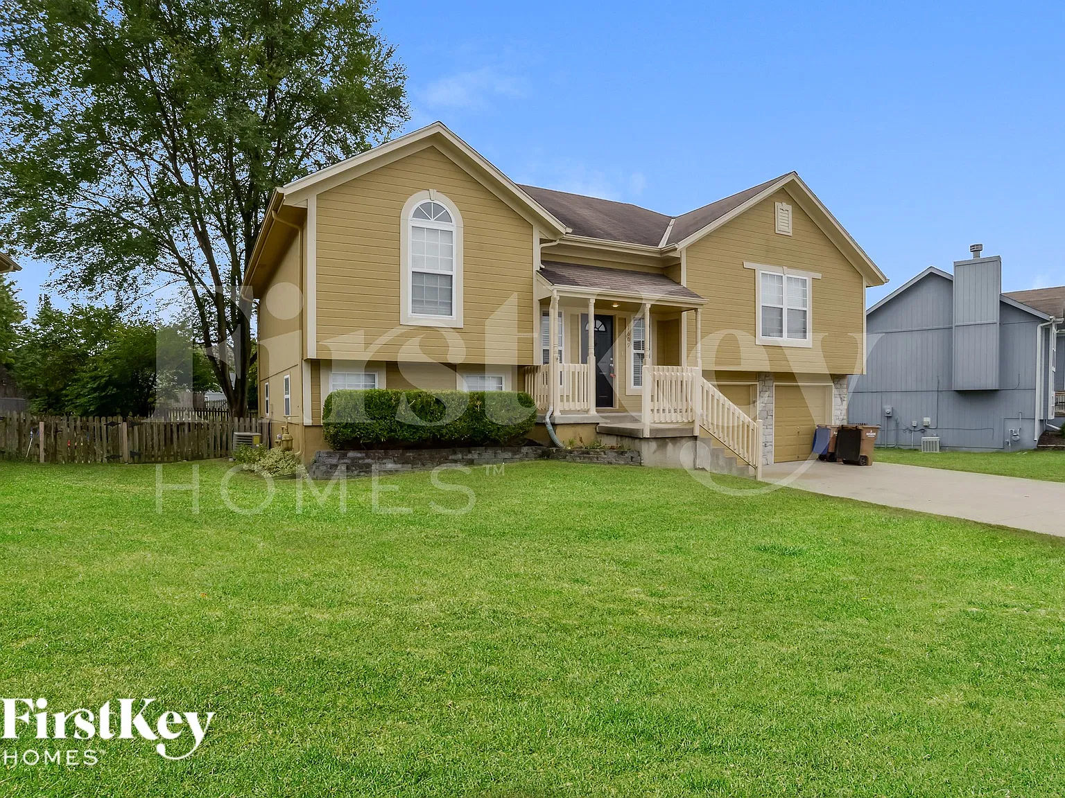 3 bed, 3.0 bath, 1850 sqft, $2,340 — Photo 2