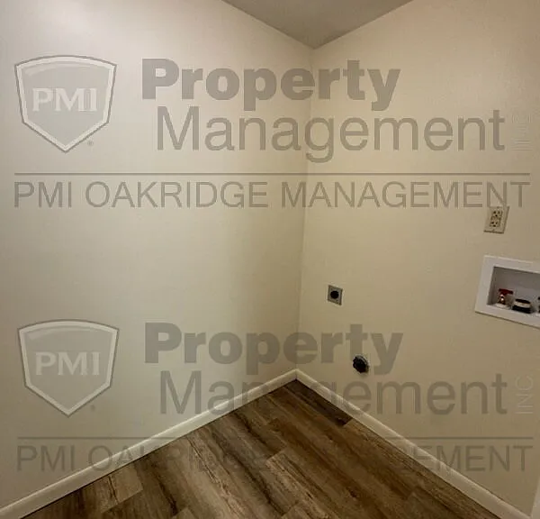 591 Stonyridge Ave — Photo 10