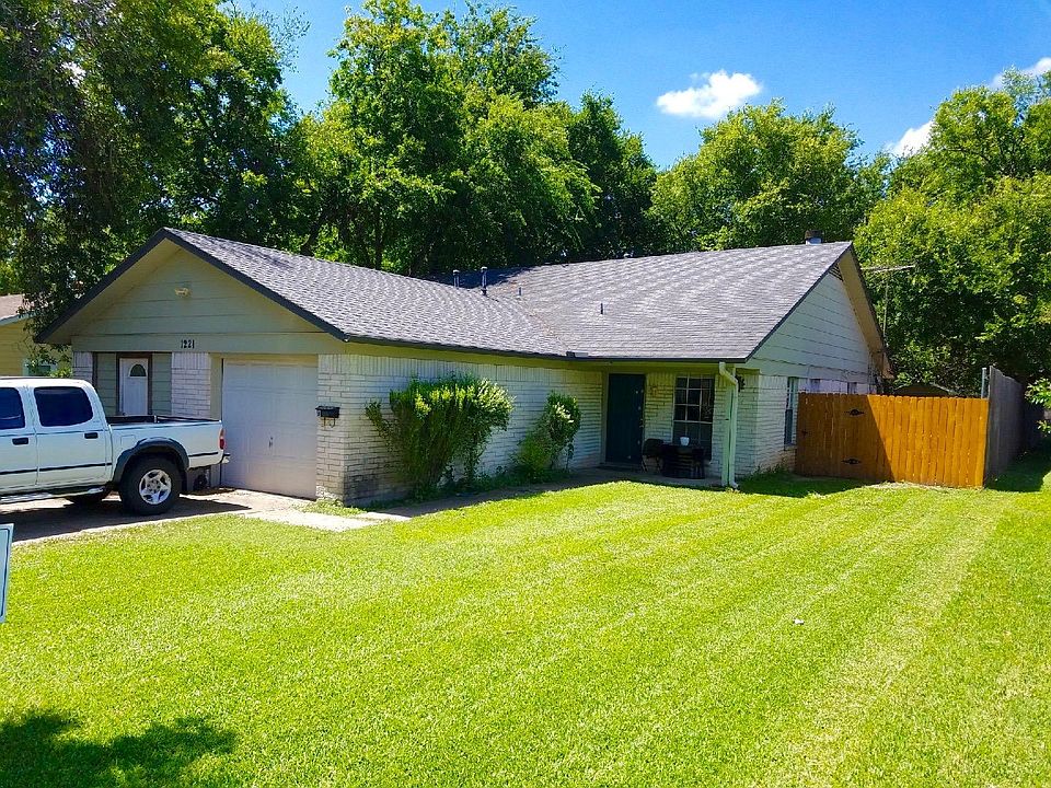 1st image of 1221 Corona Dr #B