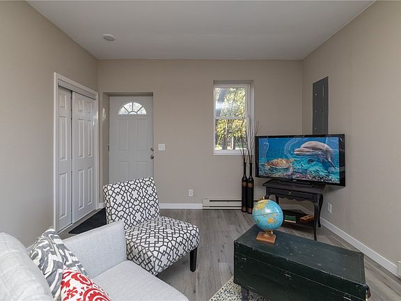 5th image of 1013 9th Avenue E