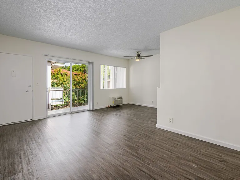 1808 N Harvard Blvd — Photo 6