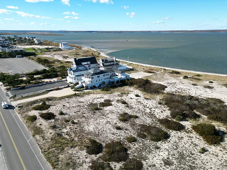 750 Dune Rd — Photo 13