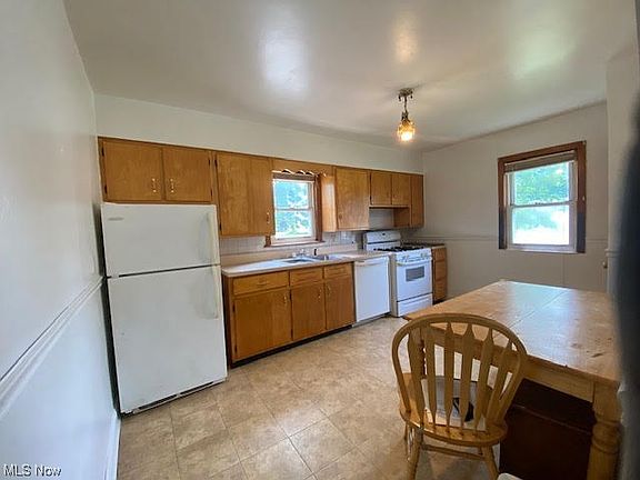 5th image of 1904 Bonnie Brae Ave NE