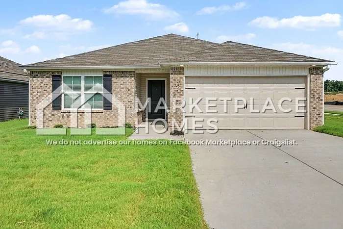 1728 Amber Ave SE — Photo 1