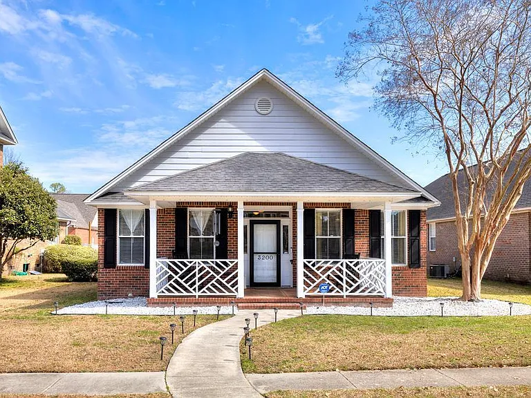 3200 Mayflower Ln — Photo 1