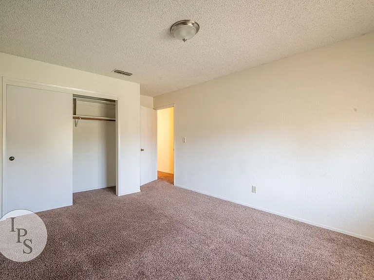 2131 E Cromwell Ave — Photo 17