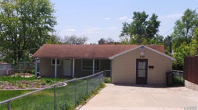 1st image of 224 W Holden Ave