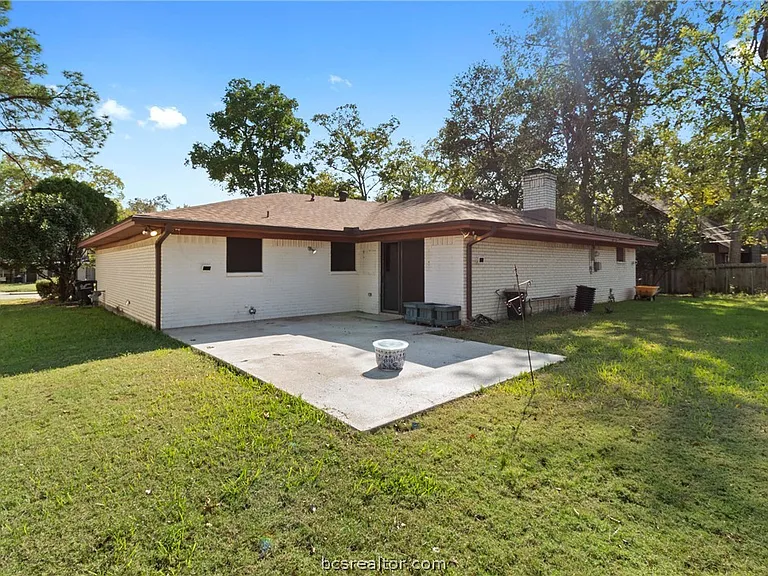 1105 Holleman Dr — Photo 25