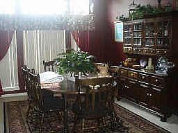 BEAUTIFUL FORMAL DINING FOR FAMILY HOLIDAYS.