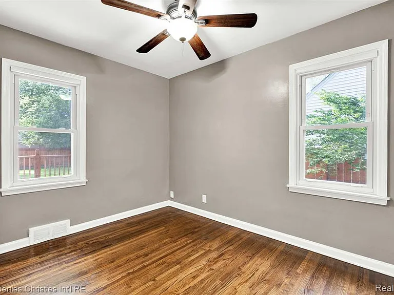 4271 Prairie Ave — Photo 19