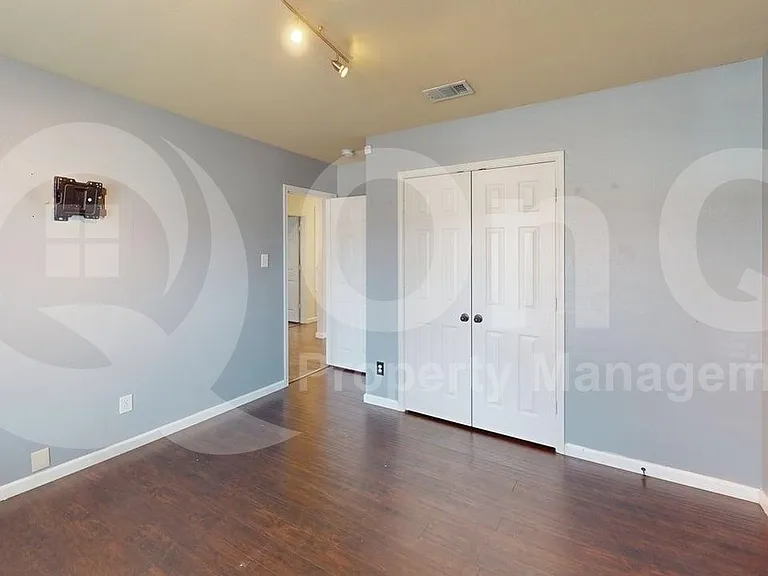 476 Eisenhower Ln — Photo 10