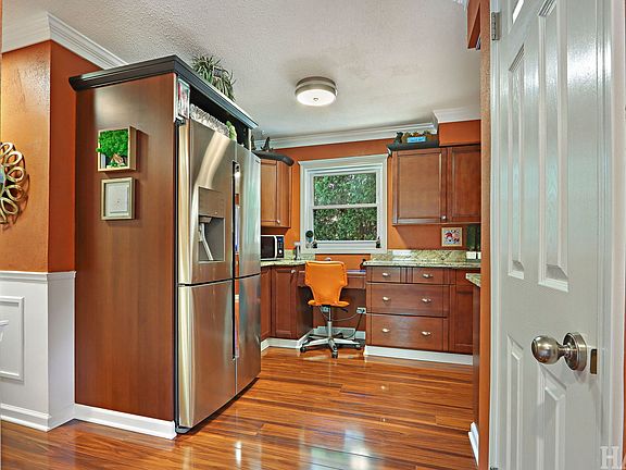 5th image of 597 Dublin Dr