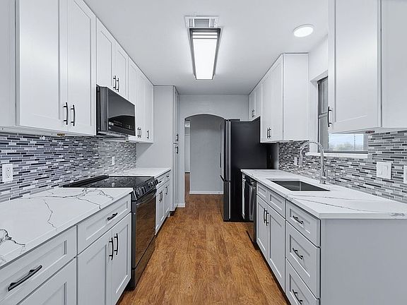 3rd image of 100 Green Meadows Cir