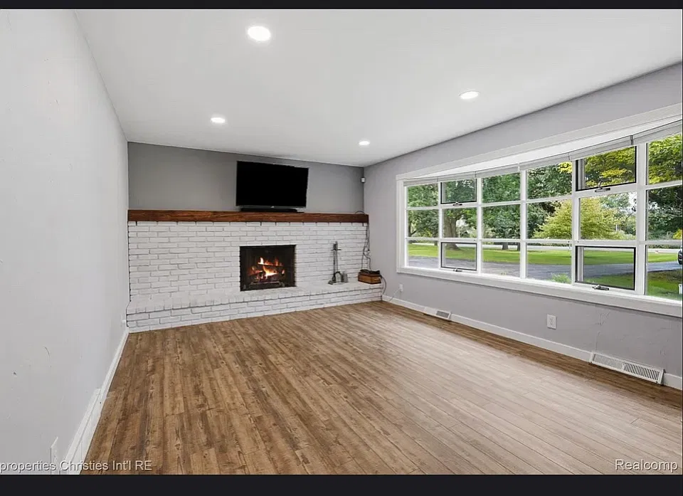 4 bed, 2684 sqft, $2,500 — Photo 3