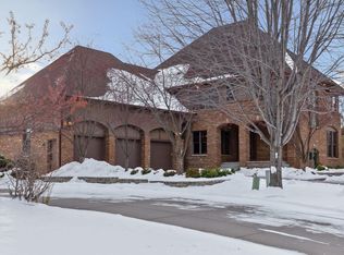 552 Lake Ridge Ct, Shoreview, MN 55126