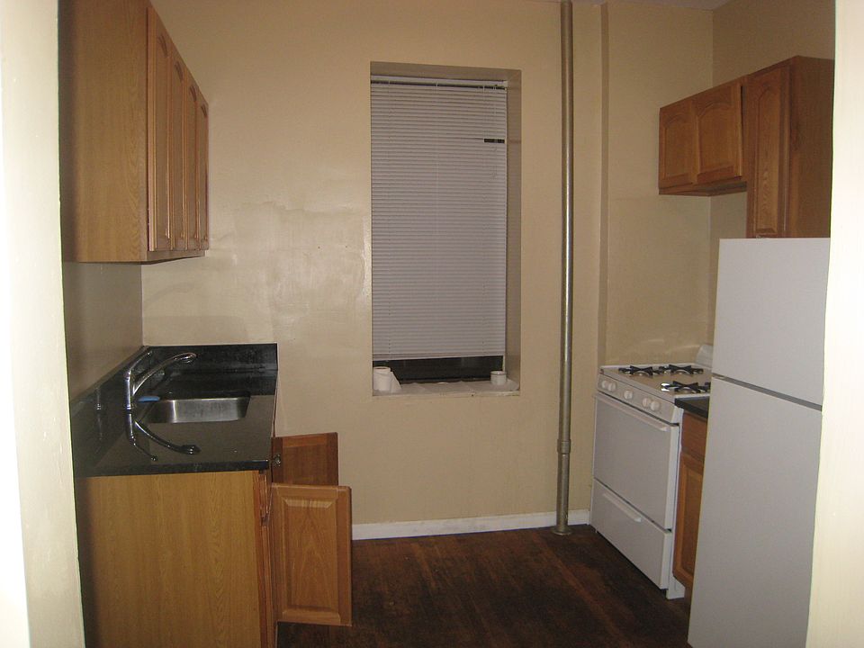 2nd image of 100 E 18th St APT 4F