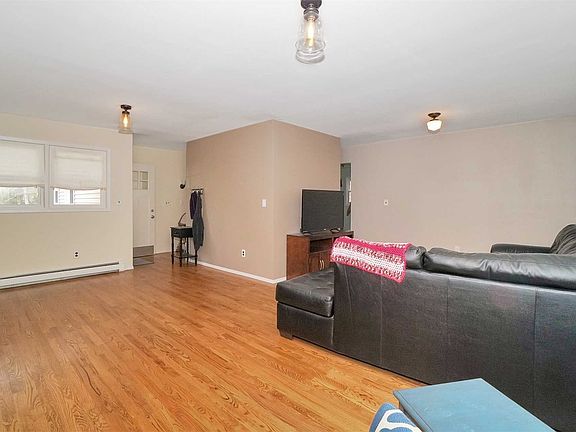 4th image of 49 17th Ave