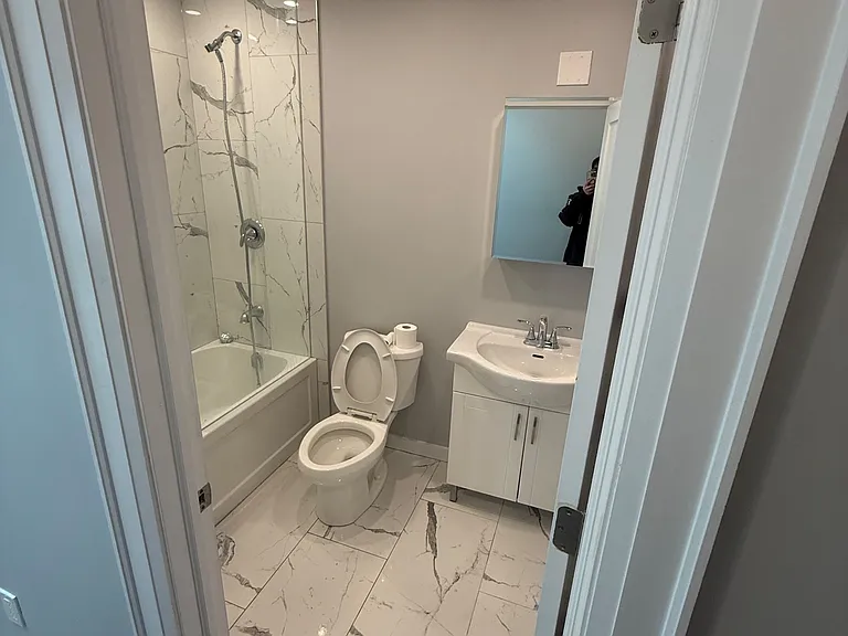 611 Danforth Ave #4 — Photo 8