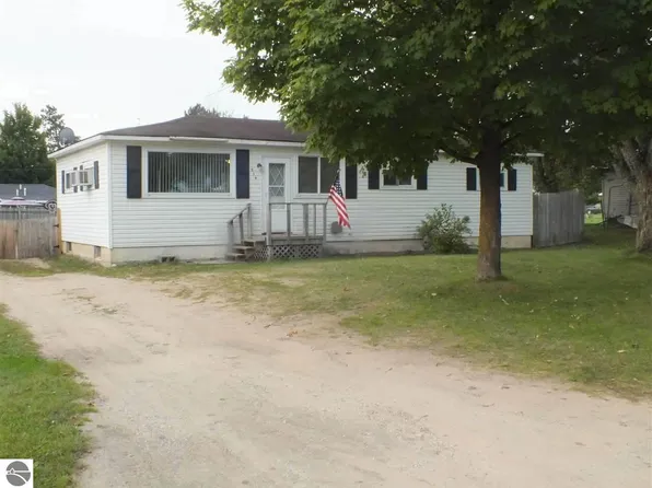 519 George St, Kalkaska, MI 49646