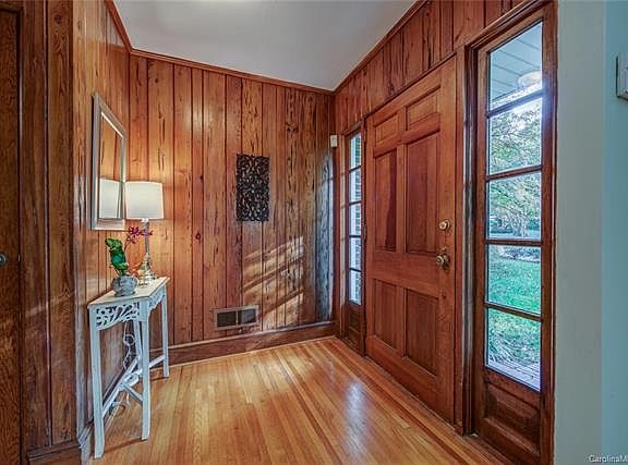 2nd image of 411 Elizabeth St