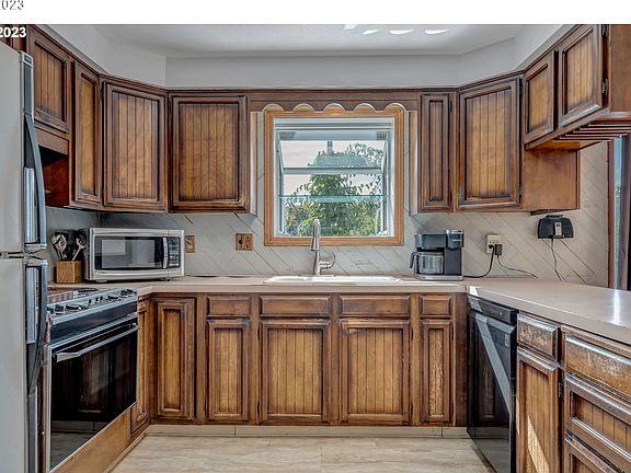 5th image of 12015 SE Riveridge Dr