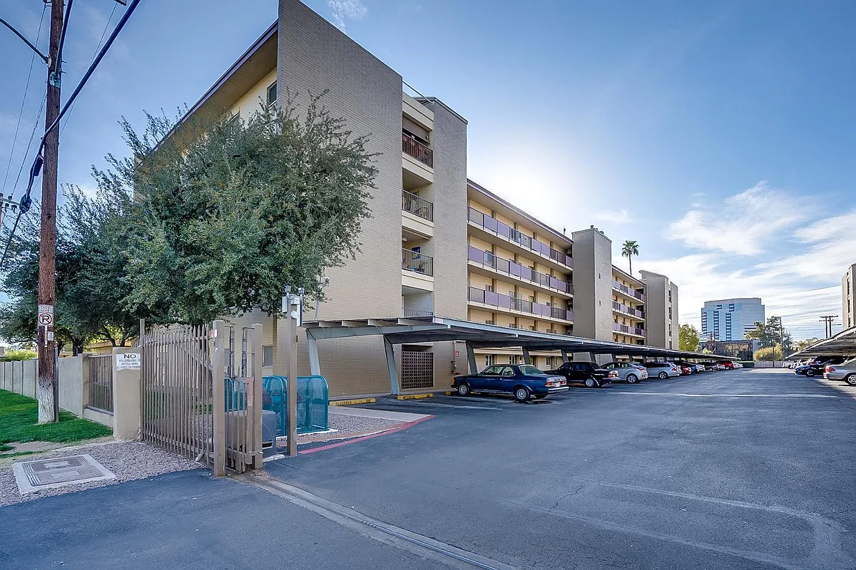 Building Photo - 351 E Thomas Rd #D201
