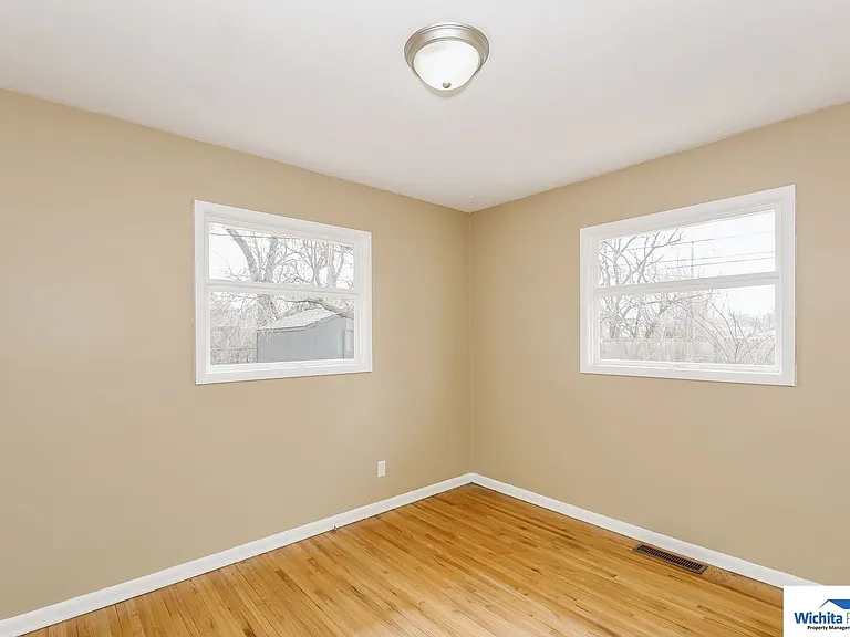 3357 W 1st St N — Photo 6