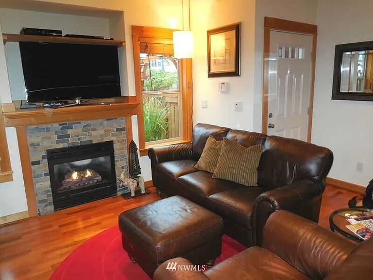 1702 E Columbia St — Photo 4