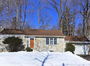 84 Long Hill Rd, Gillette, NJ 07933