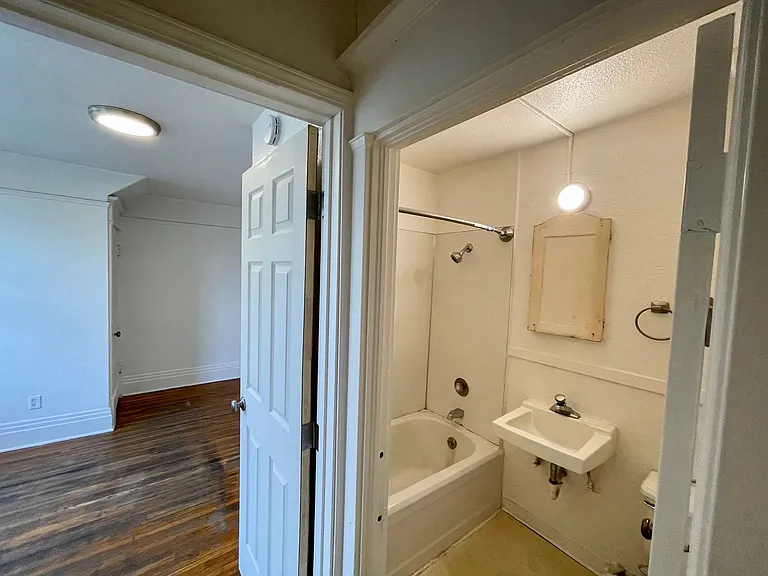 1125 W 11th Ave - 14 Unit — Photo 16