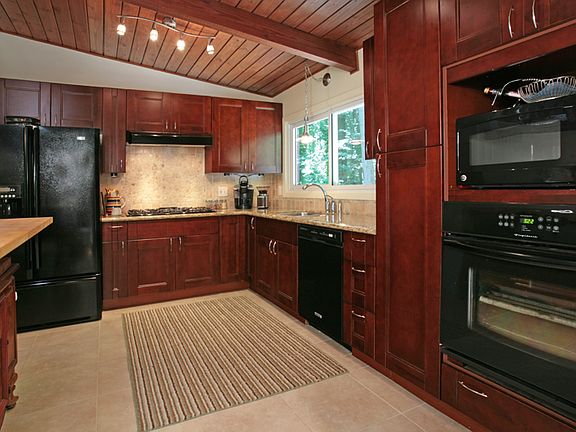 4th image of 3806 Valleybluff Dr