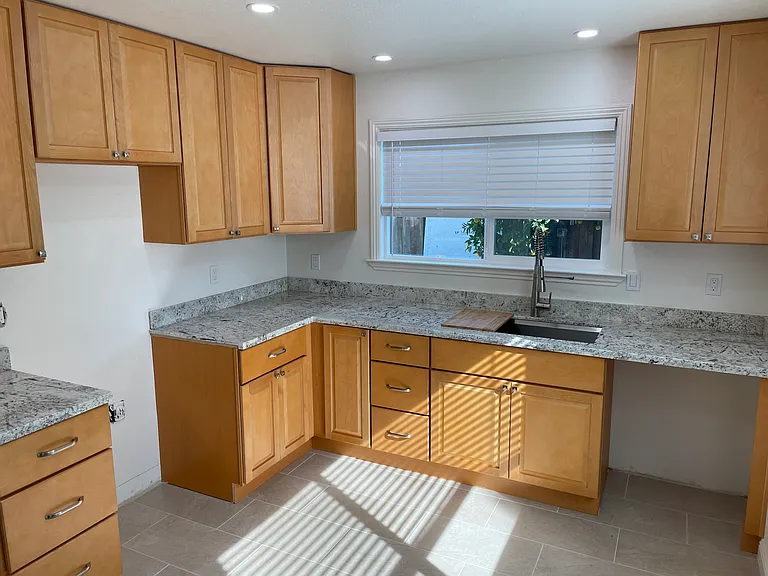 448 Lisa Ann St — Photo 2