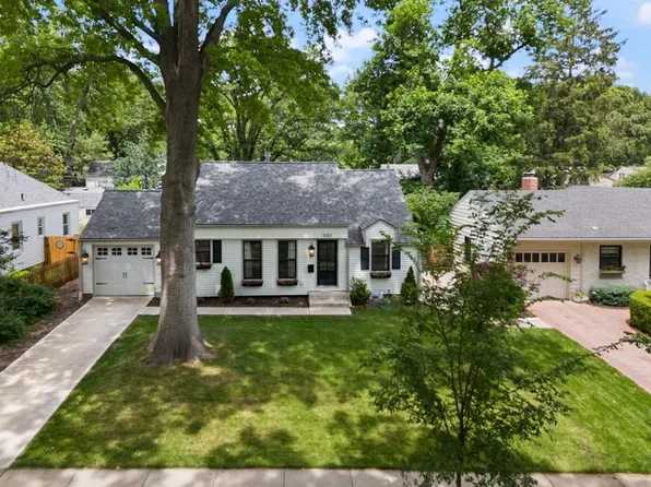 5322 W 72nd Ter, Prairie Village, KS 66208