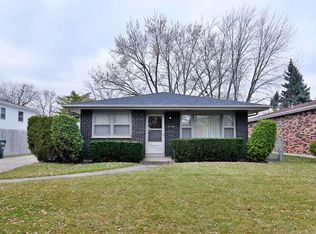 2008 Chestnut St, Waukegan, IL 60087