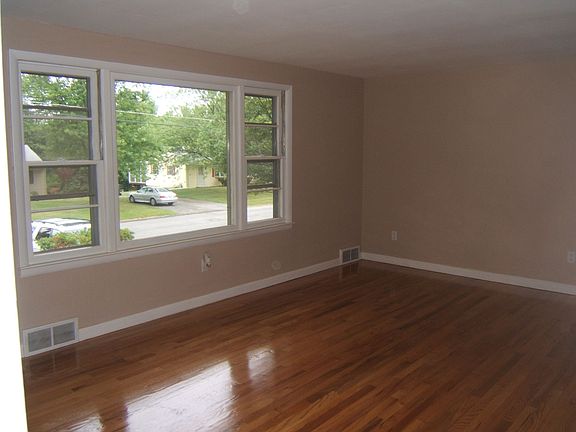 3rd image of 22 Westwood Dr