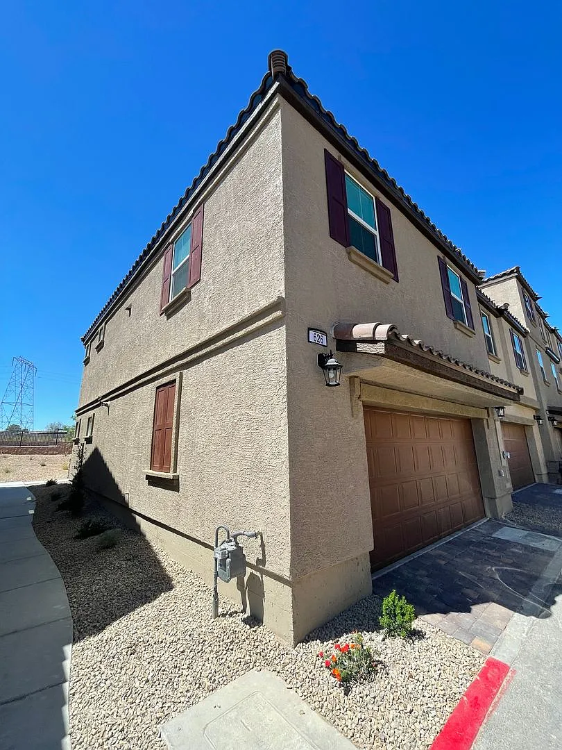 Building Photo - 626 Sedum Ave
