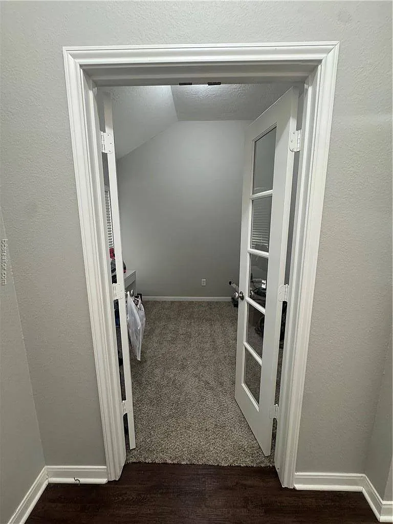 3 bed, 1410 sqft, $1,975 — Photo 2