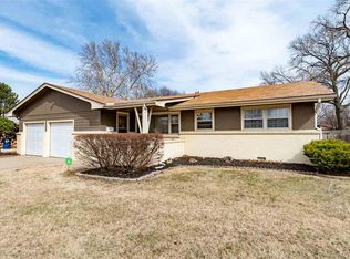 800 N Chickadee Ln, Wichita, KS 67212