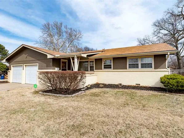800 N Chickadee Ln, Wichita, KS 67212