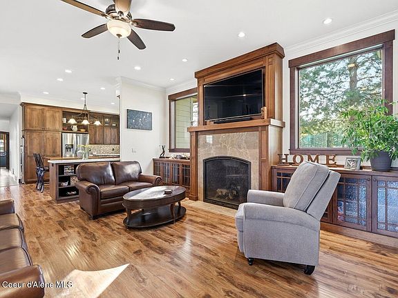 3rd image of 1372 E Hofmeister Ct