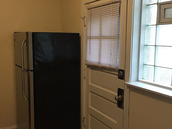 4th image of 6203-05 N Claremont Ave #23142