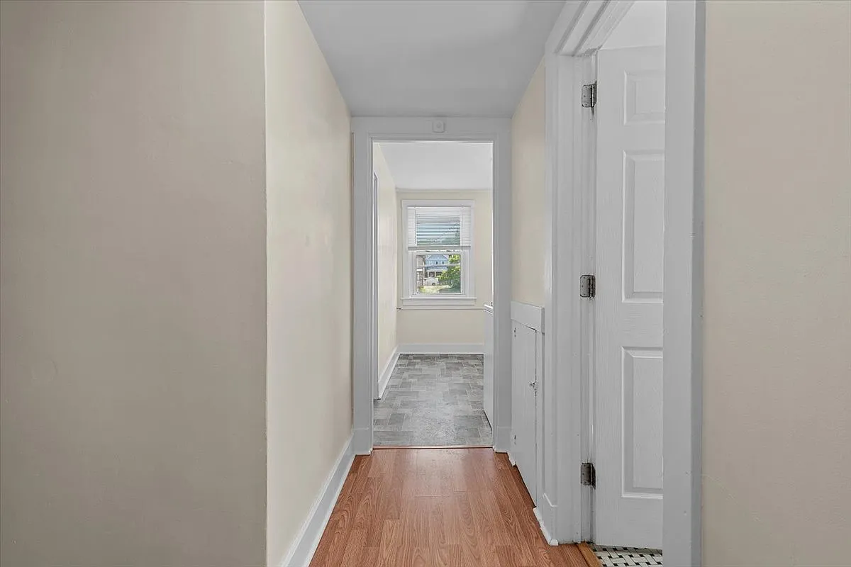 915 Chartiers Avenue, Apartments - Apt 2 — Photo 2