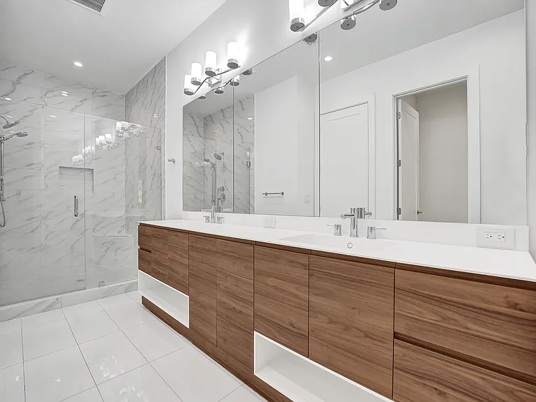 5939 Brookfield Cir W — Photo 24