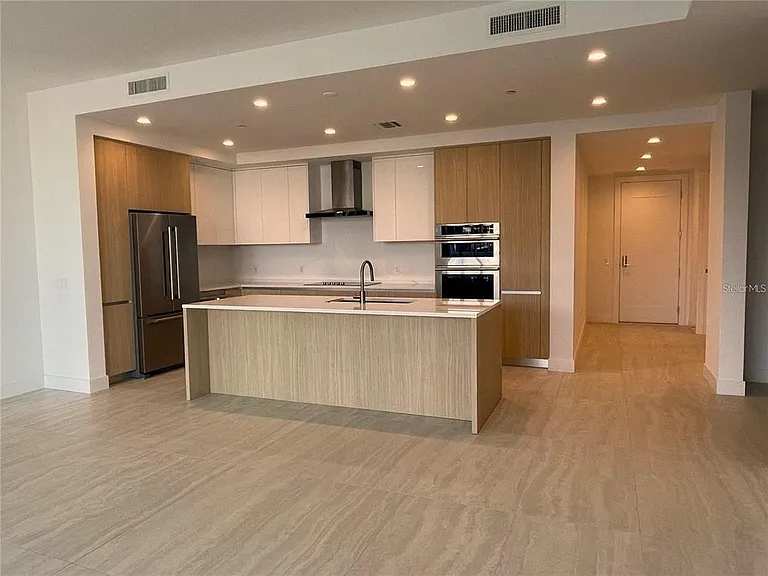 301 Quay Cmns #904 — Photo 16