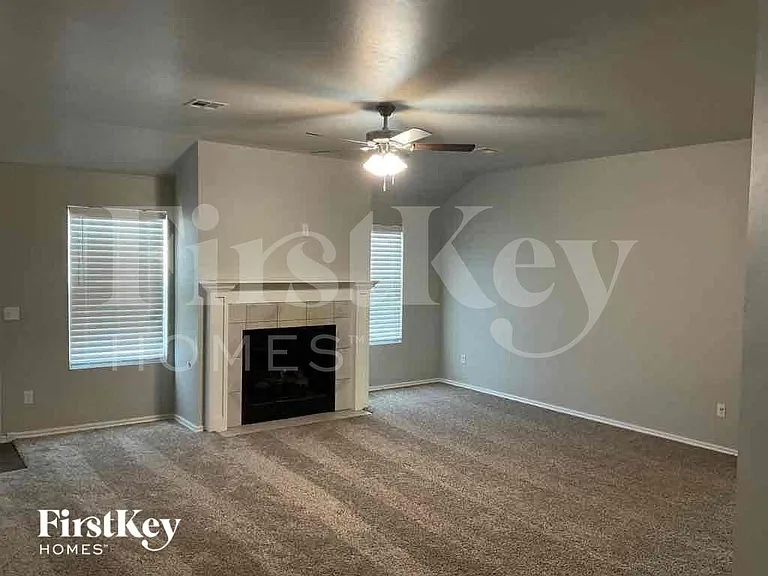 233 NE 21st Ct — Photo 3